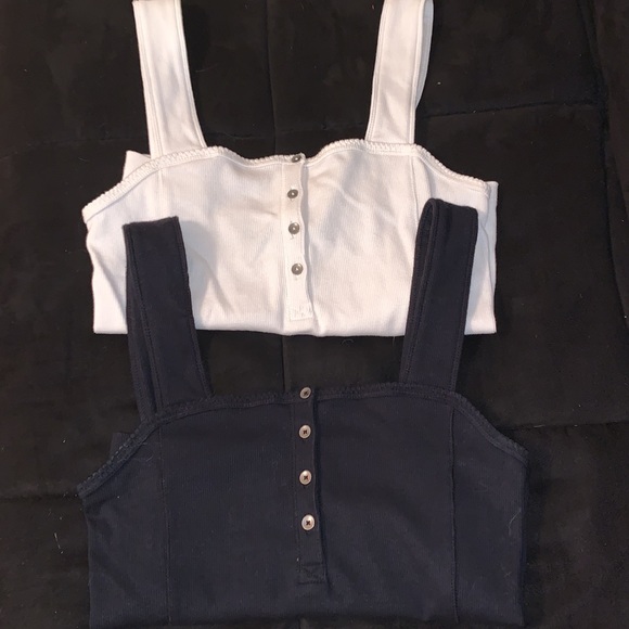 Set of 2 Abercrombie Tanks - Picture 3 of 3